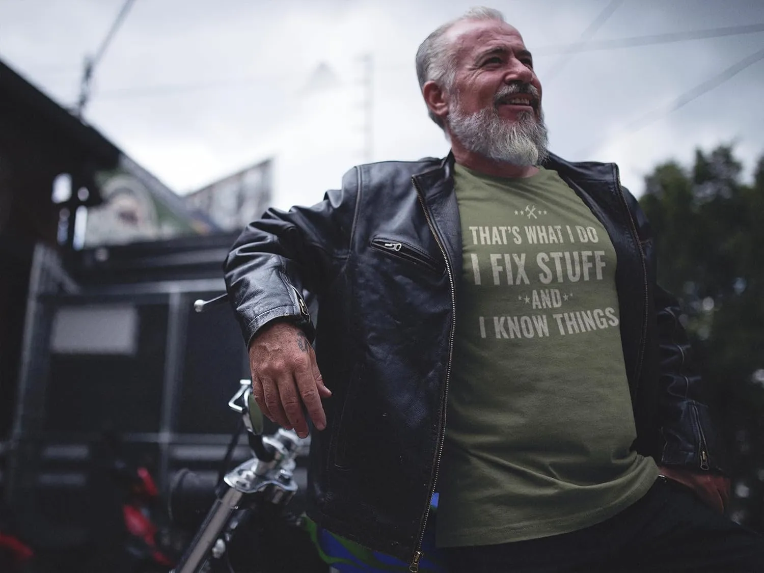 Funny I Fix Stuff and Know Things T-Shirt Dad Joke Tee for Handyman