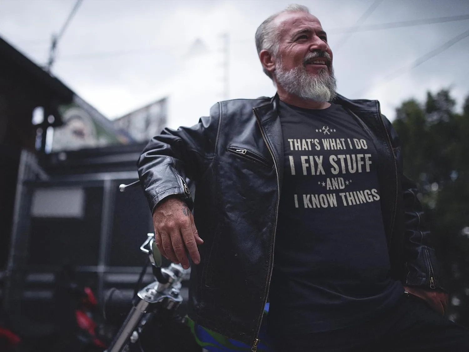 Funny I Fix Stuff and Know Things T-Shirt Dad Joke Tee for Handyman