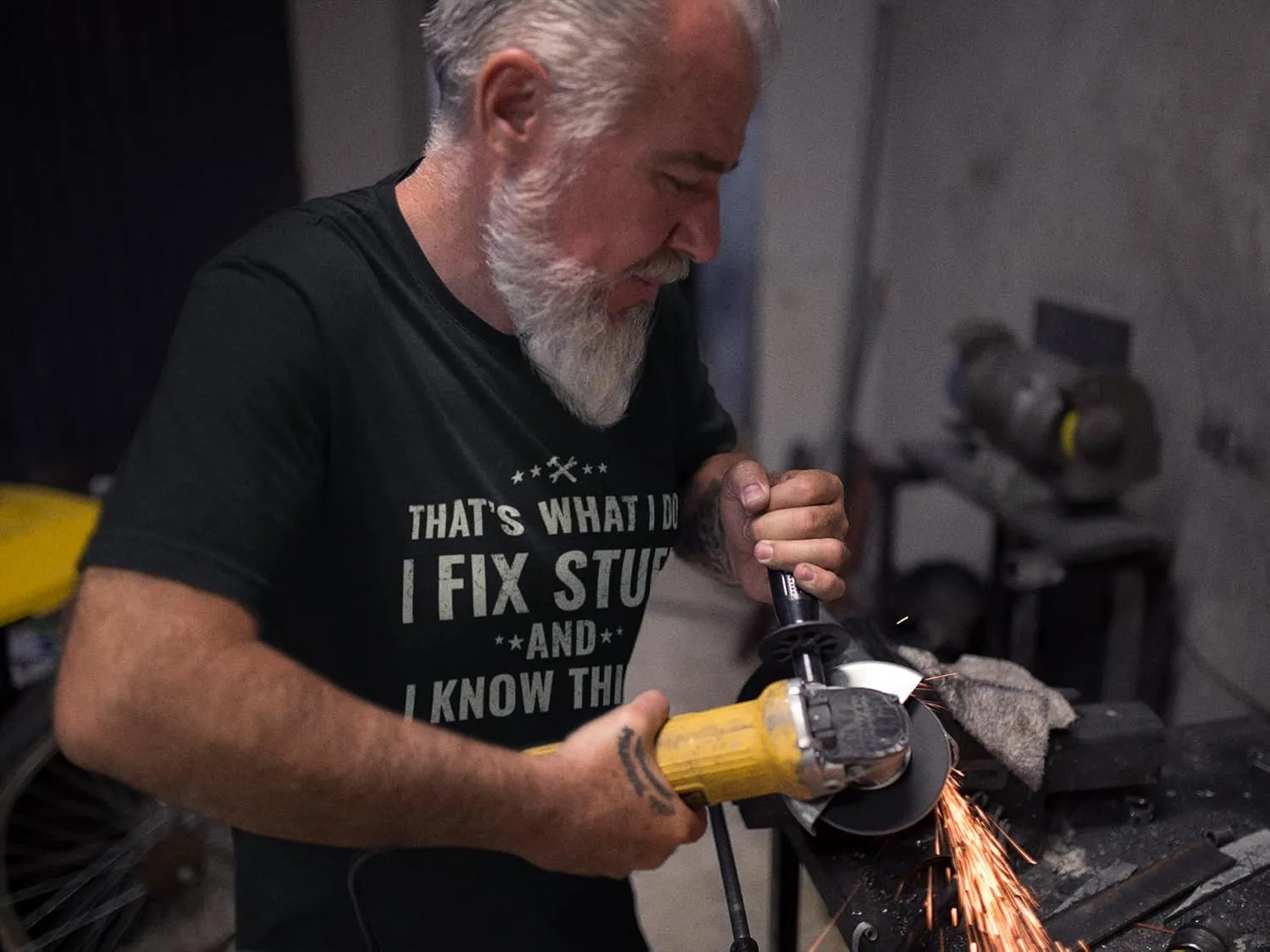 Funny I Fix Stuff and Know Things T-Shirt Dad Joke Tee for Handyman
